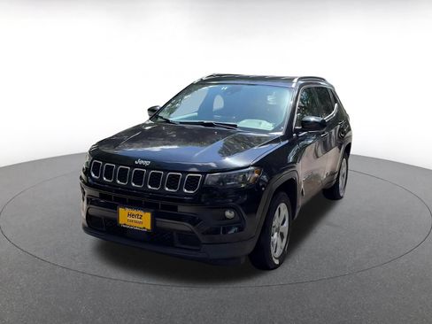 Used 2025 Jeep Compass Latitude AWD/4WD image 7