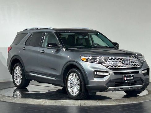 Used 2022 Ford Explorer Limited w/ Equipment Group 301A AWD/4WD image 2