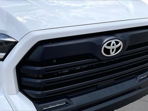 Used 2025 Toyota Tundra SR5 w/ SR5 Convenience Package AWD/4WD image 30