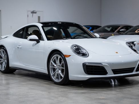 Used 2019 Porsche 911 Carrera 4 AWD/4WD image 16