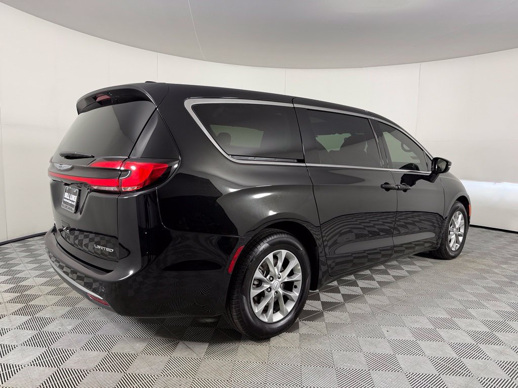 Used 2026 Chrysler Pacifica Limited FWD image 10