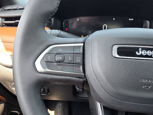 Certified 2025 Jeep Compass Limited AWD/4WD image 11