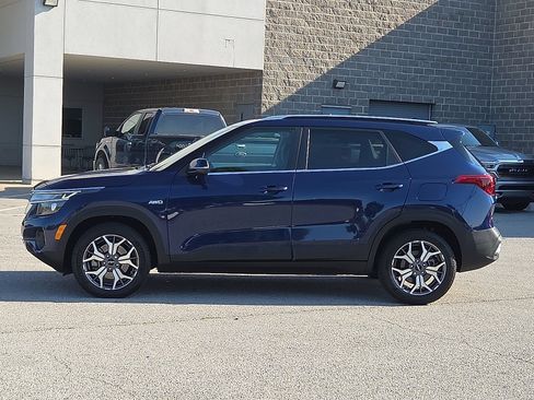 Used 2023 Kia Seltos EX AWD/4WD image 3