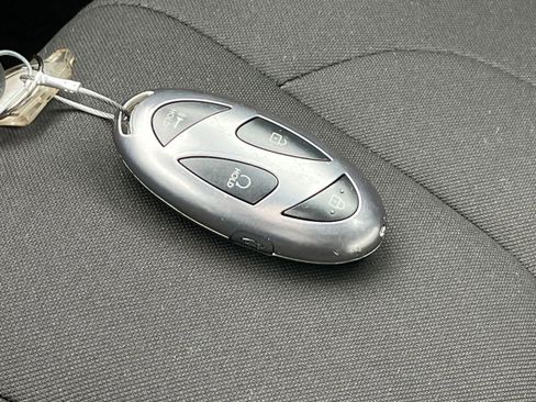 Used 2025 Hyundai Elantra SEL image 25