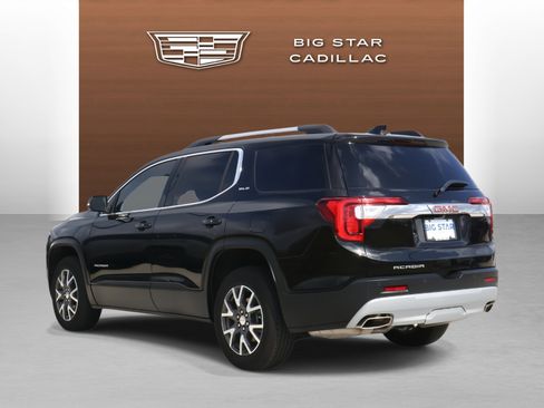 Used 2023 GMC Acadia SLE w/ Driver Convenience Package image 3