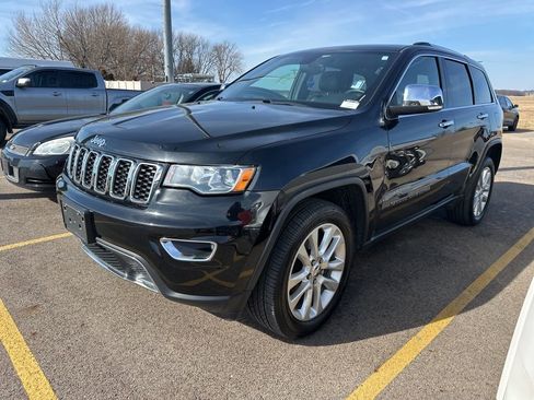 Used 2017 Jeep Grand Cherokee Limited image 16