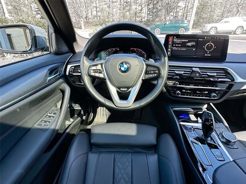Certified 2023 BMW 530i xDrive w/ Premium Package image 11