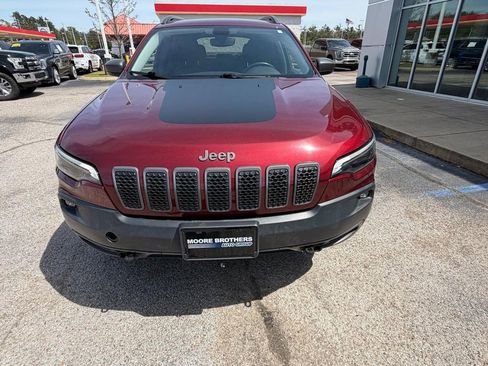 Used 2019 Jeep Cherokee Trailhawk w/ Cold Weather Group AWD/4WD image 6