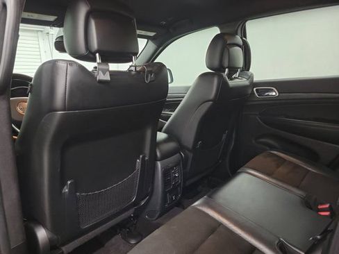 Used 2019 Jeep Grand Cherokee Altitude RWD image 13