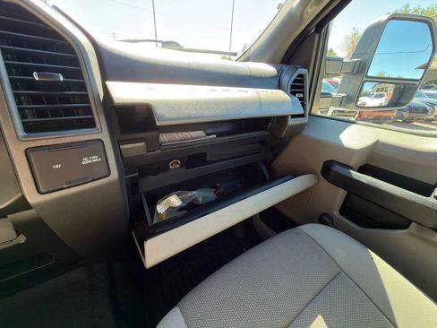 Used 2019 Ford F350 XL w/ Camper Package image 21