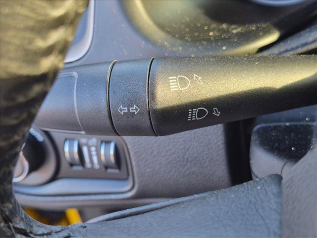 Used 2016 Jeep Renegade Latitude FWD image 15