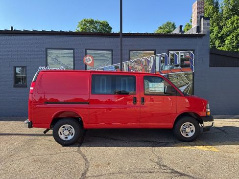 New 2026 Chevrolet Express 3500 RWD image 24
