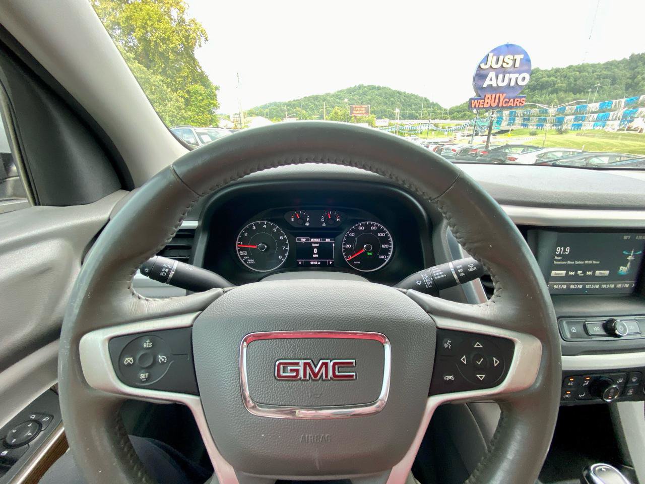 Used 2017 GMC Acadia SLE FWD image 18