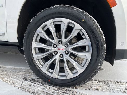 Used 2024 GMC Yukon XL Denali image 37