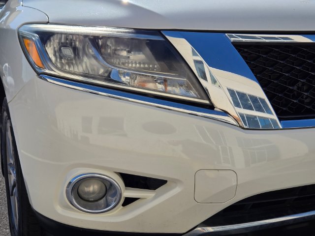 Used 2015 Nissan Pathfinder SV w/ Trailer Tow Package FWD image 3