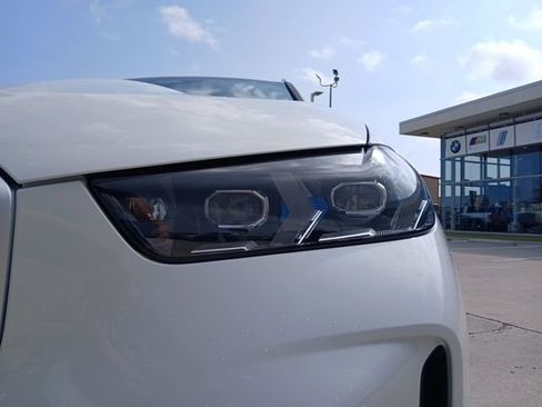 New 2026 BMW X5 xDrive50e image 4