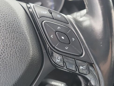 Used 2019 Toyota C-HR XLE FWD image 23
