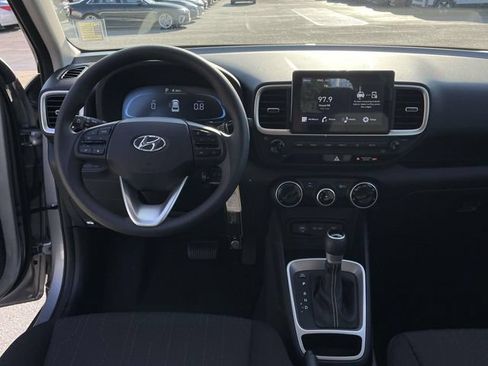Used 2026 Hyundai Venue SE FWD image 13