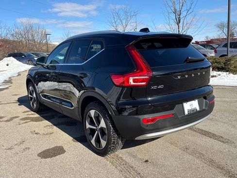 Used 2025 Volvo XC40 B5 Core w/ Protection Package Premier image 3