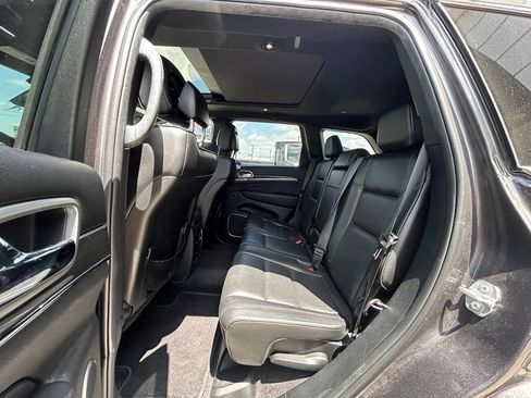 Used 2018 Jeep Grand Cherokee Overland RWD image 8