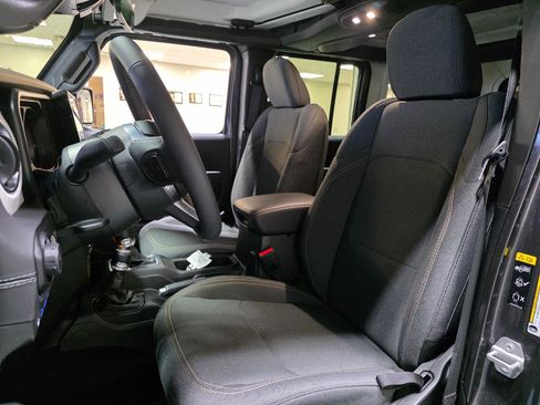 Used 2025 Jeep Wrangler Sahara w/ Safety Group image 15