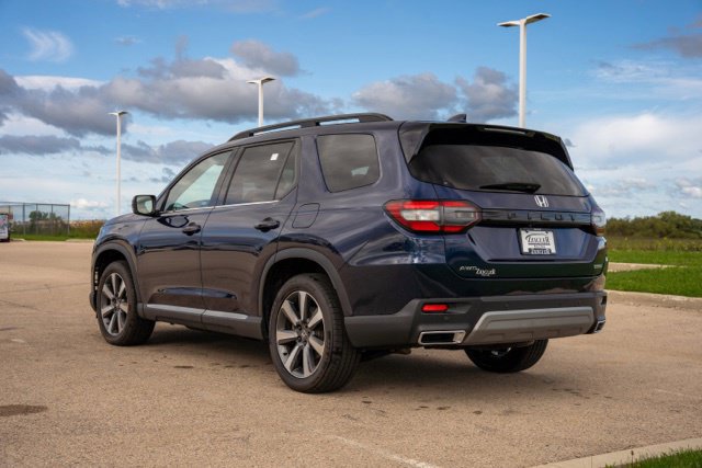 Used 2025 Honda Pilot Touring image 5