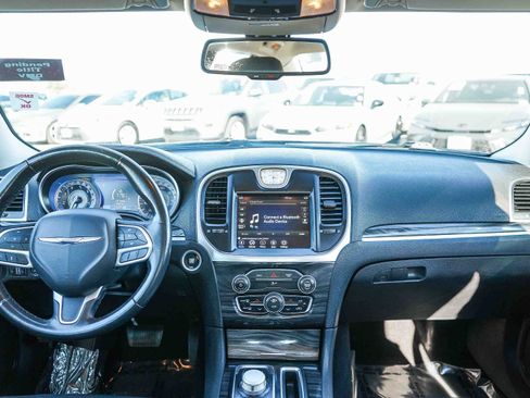 Used 2021 Chrysler 300 Touring image 10