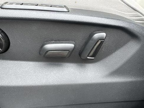 Used 2020 Volkswagen Tiguan SEL Premium R-Line image 32