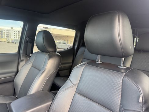 Used 2023 Toyota Tacoma TRD Off-Road w/ TRD Premium Off Road Package image 13