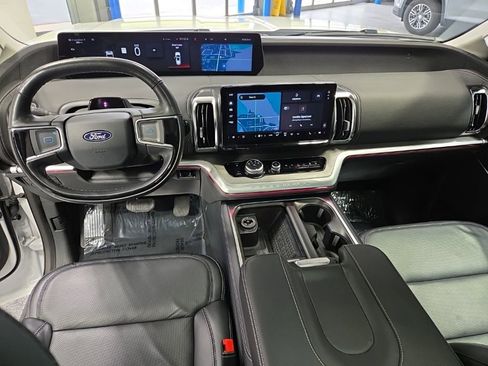 Used 2025 Ford Expedition Max Platinum AWD/4WD image 11