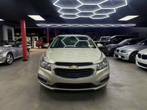 Used 2015 Chevrolet Cruze LT FWD image 2