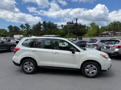 Used 2016 Subaru Forester 2.5i AWD/4WD image 5