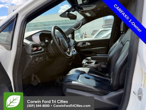 Used 2018 Chrysler Pacifica Touring-L FWD image 8