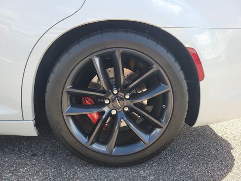 Used 2023 Chrysler 300 C RWD image 8