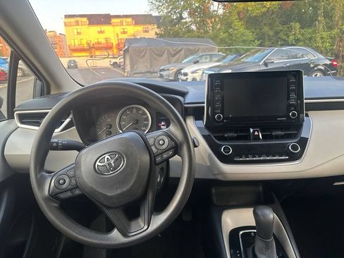 Used 2021 Toyota Corolla LE FWD image 11