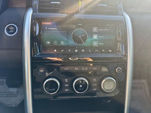 Used 2018 Land Rover Discovery HSE image 16