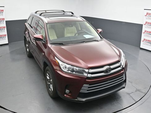 Used 2018 Toyota Highlander Limited Platinum AWD/4WD image 10