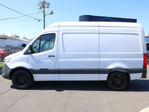 Used 2025 Mercedes-Benz Sprinter 2500 image 2