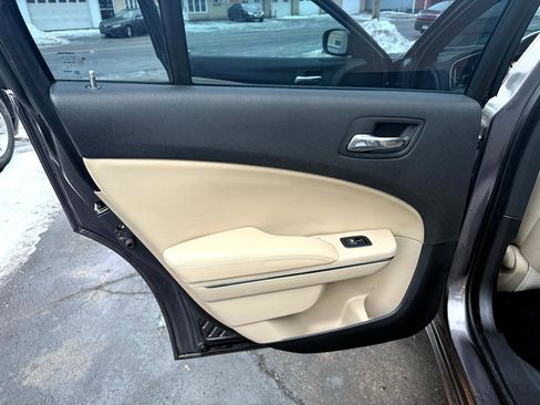 Used 2014 Dodge Charger SE image 33