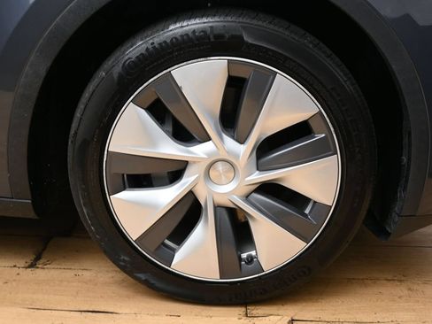 Used 2023 Tesla Model Y Long Range AWD/4WD image 40