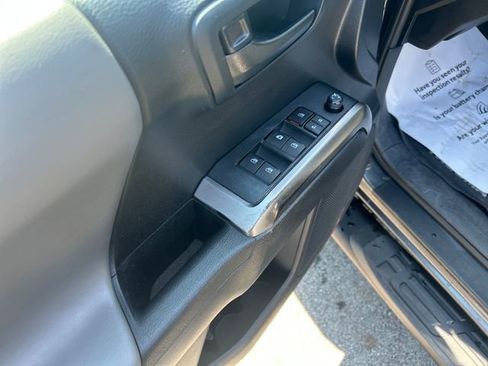 Used 2019 Toyota Tacoma SR5 image 11