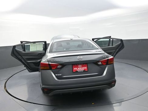 Used 2024 Nissan Altima 2.5 SV image 10