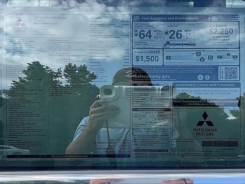 Used 2024 Mitsubishi Outlander ES AWD/4WD image 4