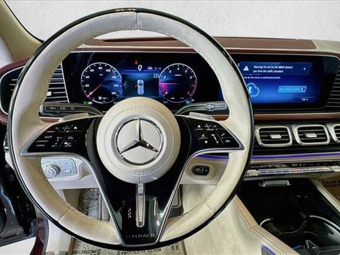 Used 2024 Mercedes-Benz Maybach GLS 600 4MATIC image 11