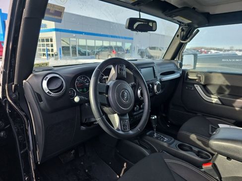 Used 2018 Jeep Wrangler Unlimited Sahara w/ Connectivity Group image 6