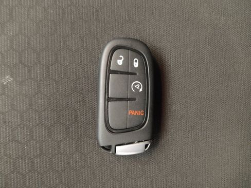 Used 2022 Jeep Cherokee Trailhawk image 32