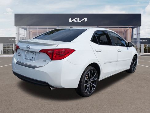 Used 2018 Toyota Corolla SE w/ SE Premium Package FWD image 4