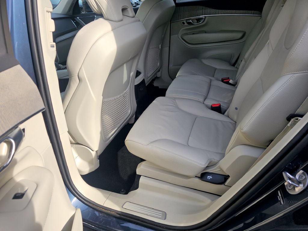 Certified 2025 Volvo XC90 T8 Plus w/ Protection Package Premier AWD/4WD image 37