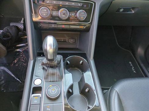 Used 2023 Volkswagen Atlas SE w/ Panoramic Sunroof Package image 15