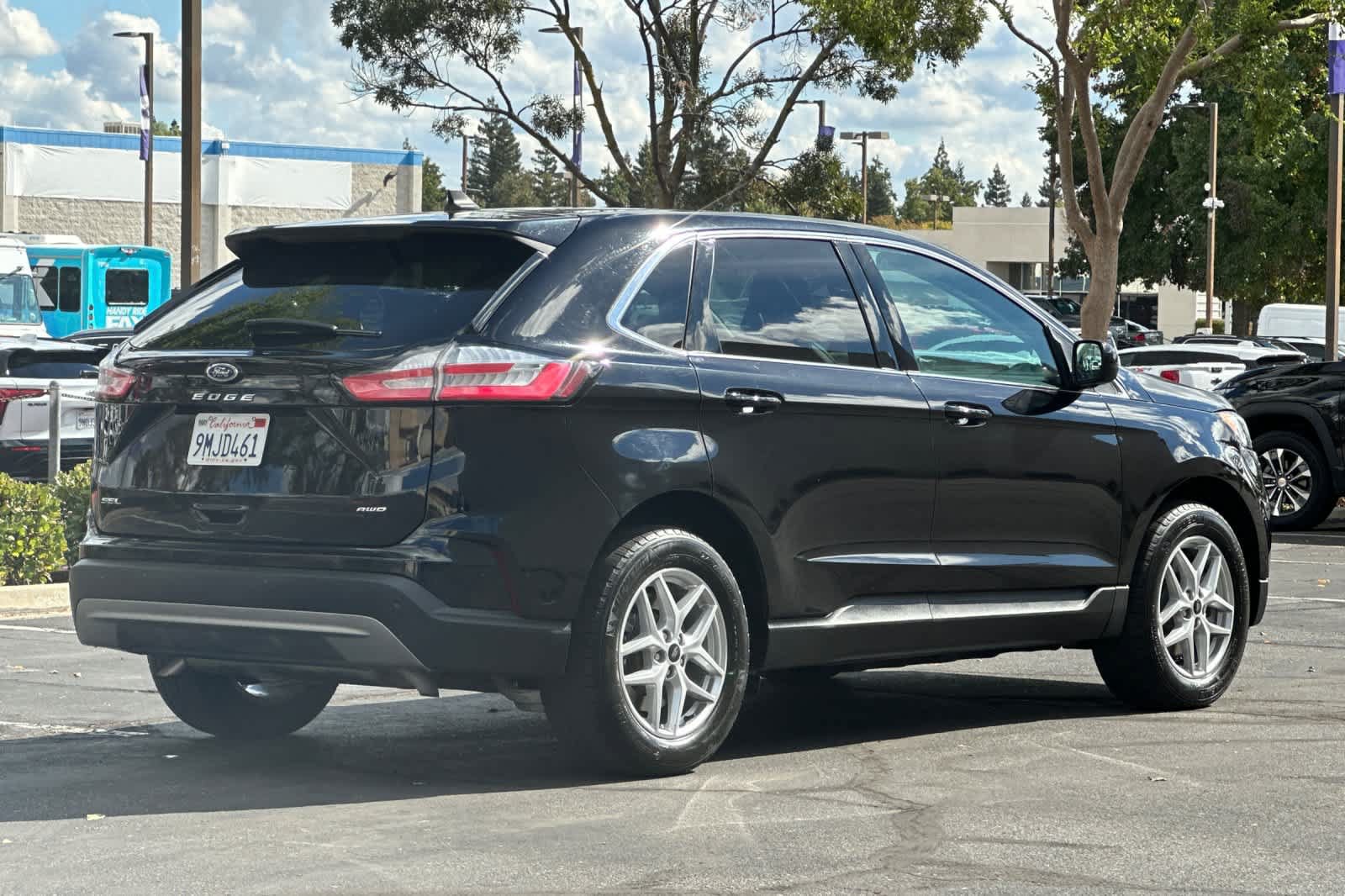 Certified 2024 Ford Edge SEL w/ Convenience Package AWD/4WD image 2